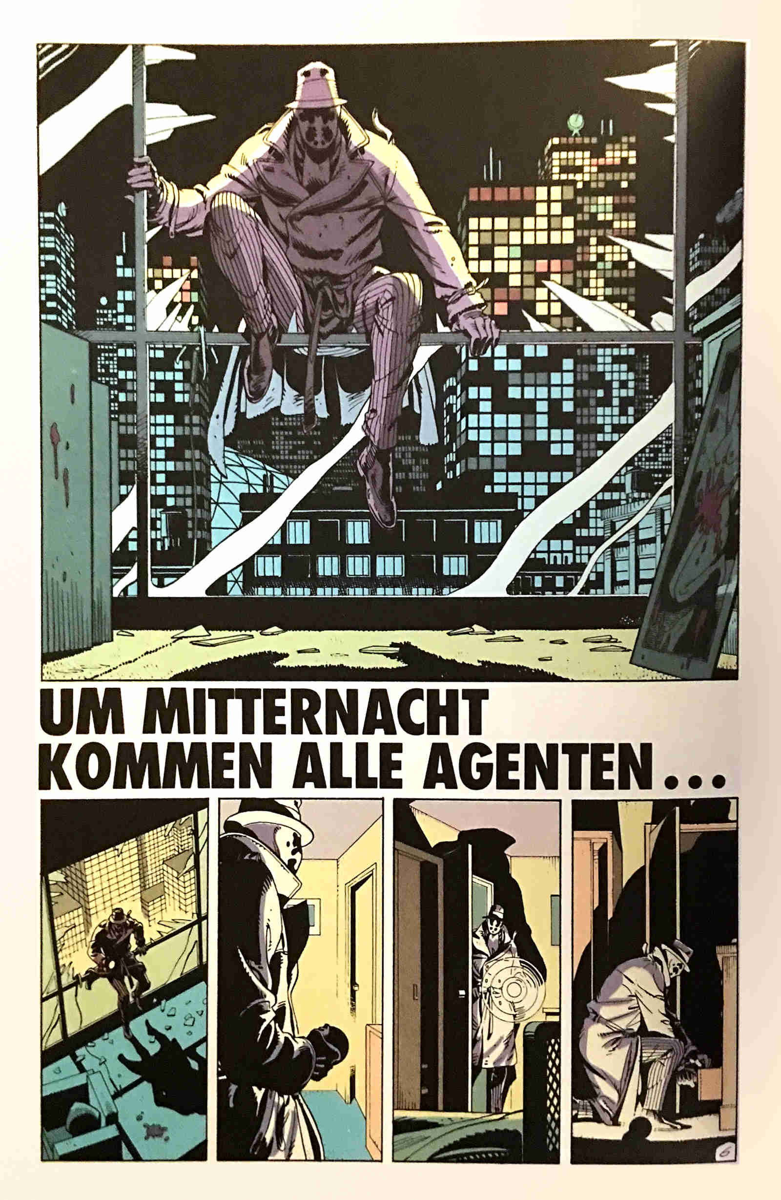 Rorschach steigt durch das Fenster in das Penthouse von Edwards Blake ein